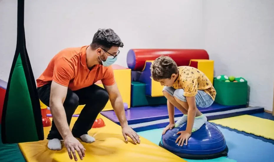 تمارين بسيطة لطفلك بين جلسات التأهيل